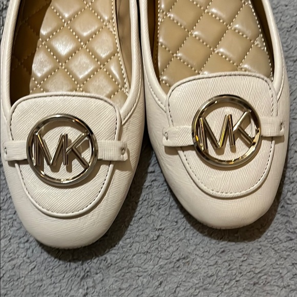 New Michael Kors Cream Ballet Flats - Picture 12 of 12